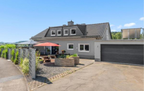 3 Bedroom Beautiful Apartment In Gillenfeld